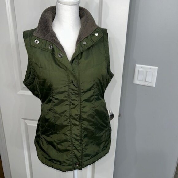 REI Jackets & Blazers - REI Women's Medium Vest Green with Fleece Lining EUC
